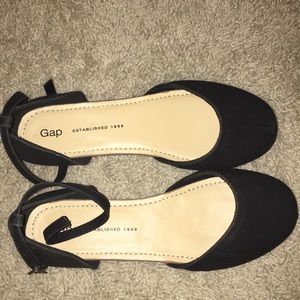 Kids brand new gap flats
